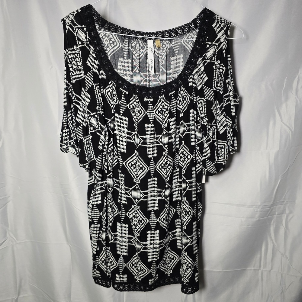 NY Collection Black White Geometric Cold Shoulder Lace Trim Top 1X